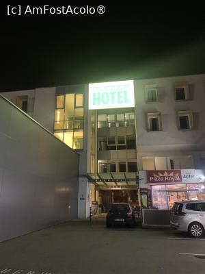 [P02] Sleeep hotel Ansfelden,intrarea » foto by AZE
 - 
<span class="allrVoted glyphicon glyphicon-heart hidden" id="av1460138"></span>
<a class="m-l-10 hidden" id="sv1460138" onclick="voting_Foto_DelVot(,1460138,28818)" role="button">șterge vot <span class="glyphicon glyphicon-remove"></span></a>
<a id="v91460138" class=" c-red"  onclick="voting_Foto_SetVot(1460138)" role="button"><span class="glyphicon glyphicon-heart-empty"></span> <b>LIKE</b> = Votează poza</a> <img class="hidden"  id="f1460138W9" src="/imagini/loader.gif" border="0" /><span class="AjErrMes hidden" id="e1460138ErM"></span>