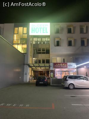 [P22] Sleeep hotel Ansfelden,intrare » foto by AZE
 - 
<span class="allrVoted glyphicon glyphicon-heart hidden" id="av1460158"></span>
<a class="m-l-10 hidden" id="sv1460158" onclick="voting_Foto_DelVot(,1460158,28818)" role="button">șterge vot <span class="glyphicon glyphicon-remove"></span></a>
<a id="v91460158" class=" c-red"  onclick="voting_Foto_SetVot(1460158)" role="button"><span class="glyphicon glyphicon-heart-empty"></span> <b>LIKE</b> = Votează poza</a> <img class="hidden"  id="f1460158W9" src="/imagini/loader.gif" border="0" /><span class="AjErrMes hidden" id="e1460158ErM"></span>