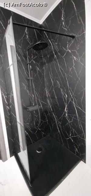 [P13] 13. Cabina de duș. Am avut apă caldă instant. » foto by doinafil
 - 
<span class="allrVoted glyphicon glyphicon-heart hidden" id="av1505834"></span>
<a class="m-l-10 hidden" id="sv1505834" onclick="voting_Foto_DelVot(,1505834,28911)" role="button">șterge vot <span class="glyphicon glyphicon-remove"></span></a>
<a id="v91505834" class=" c-red"  onclick="voting_Foto_SetVot(1505834)" role="button"><span class="glyphicon glyphicon-heart-empty"></span> <b>LIKE</b> = Votează poza</a> <img class="hidden"  id="f1505834W9" src="/imagini/loader.gif" border="0" /><span class="AjErrMes hidden" id="e1505834ErM"></span>