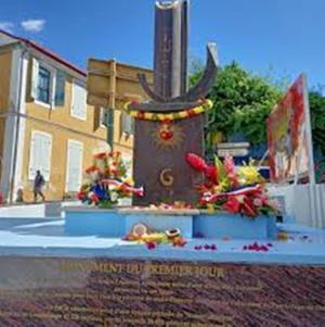 [P23] 23. Așa arăta „Monumentol Primei Zile” înainte de a fi mutat. » foto by msnd <span class="label label-default labelC_thin small">NEVOTABILĂ</span>