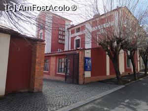 [P01] Cernăuți, T&S Apart-Hotel, Poarta de intrare și hotelul » foto by mprofeanu
 - 
<span class="allrVoted glyphicon glyphicon-heart hidden" id="av1479884"></span>
<a class="m-l-10 hidden" id="sv1479884" onclick="voting_Foto_DelVot(,1479884,28959)" role="button">șterge vot <span class="glyphicon glyphicon-remove"></span></a>
<a id="v91479884" class=" c-red"  onclick="voting_Foto_SetVot(1479884)" role="button"><span class="glyphicon glyphicon-heart-empty"></span> <b>LIKE</b> = Votează poza</a> <img class="hidden"  id="f1479884W9" src="/imagini/loader.gif" border="0" /><span class="AjErrMes hidden" id="e1479884ErM"></span>