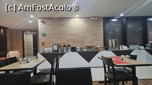 [P26] la restaurant » foto by robert
 - 
<span class="allrVoted glyphicon glyphicon-heart hidden" id="av1482588"></span>
<a class="m-l-10 hidden" id="sv1482588" onclick="voting_Foto_DelVot(,1482588,28984)" role="button">șterge vot <span class="glyphicon glyphicon-remove"></span></a>
<a id="v91482588" class=" c-red"  onclick="voting_Foto_SetVot(1482588)" role="button"><span class="glyphicon glyphicon-heart-empty"></span> <b>LIKE</b> = Votează poza</a> <img class="hidden"  id="f1482588W9" src="/imagini/loader.gif" border="0" /><span class="AjErrMes hidden" id="e1482588ErM"></span>