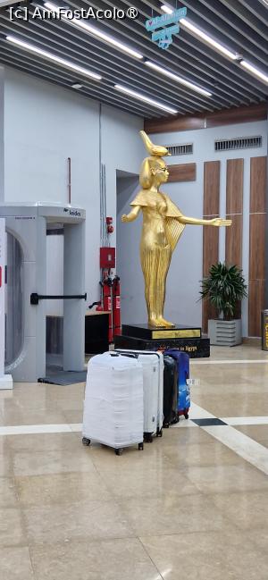 [P33] 03. Statuetă egipteană, în aeroport. » foto by doinafil
 - 
<span class="allrVoted glyphicon glyphicon-heart hidden" id="av1500668"></span>
<a class="m-l-10 hidden" id="sv1500668" onclick="voting_Foto_DelVot(,1500668,29011)" role="button">șterge vot <span class="glyphicon glyphicon-remove"></span></a>
<a id="v91500668" class=" c-red"  onclick="voting_Foto_SetVot(1500668)" role="button"><span class="glyphicon glyphicon-heart-empty"></span> <b>LIKE</b> = Votează poza</a> <img class="hidden"  id="f1500668W9" src="/imagini/loader.gif" border="0" /><span class="AjErrMes hidden" id="e1500668ErM"></span>