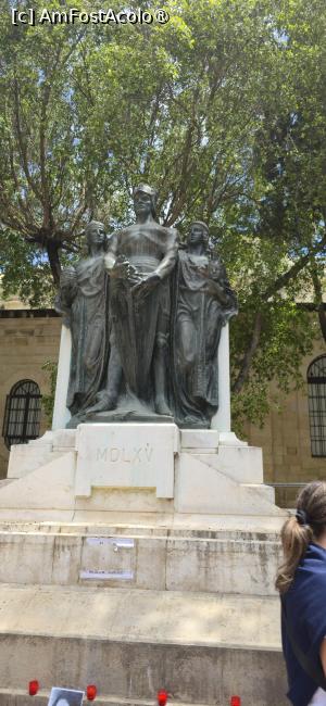 [P53] 53. Grupul statuar„Monumentul Victoriei în Marele Asediu”, din fața intrării. » foto by doinafil
 - 
<span class="allrVoted glyphicon glyphicon-heart hidden" id="av1488610"></span>
<a class="m-l-10 hidden" id="sv1488610" onclick="voting_Foto_DelVot(,1488610,29039)" role="button">șterge vot <span class="glyphicon glyphicon-remove"></span></a>
<a id="v91488610" class=" c-red"  onclick="voting_Foto_SetVot(1488610)" role="button"><span class="glyphicon glyphicon-heart-empty"></span> <b>LIKE</b> = Votează poza</a> <img class="hidden"  id="f1488610W9" src="/imagini/loader.gif" border="0" /><span class="AjErrMes hidden" id="e1488610ErM"></span>