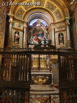 [P17] Capela anglo-bavareza il are ca protagonist pe Arhiepiscopul Milanului, Charles Borromeo, reprezentant important al Contrareformei, in timp ce este prezentat Fecioarei Maria. Capela contine un singur mormant apartinand lui Fra Francois Collongue de Foresta. » foto by geani anto
 - 
<span class="allrVoted glyphicon glyphicon-heart hidden" id="av1258044"></span>
<a class="m-l-10 hidden" id="sv1258044" onclick="voting_Foto_DelVot(,1258044,29039)" role="button">șterge vot <span class="glyphicon glyphicon-remove"></span></a>
<a id="v91258044" class=" c-red"  onclick="voting_Foto_SetVot(1258044)" role="button"><span class="glyphicon glyphicon-heart-empty"></span> <b>LIKE</b> = Votează poza</a> <img class="hidden"  id="f1258044W9" src="/imagini/loader.gif" border="0" /><span class="AjErrMes hidden" id="e1258044ErM"></span>