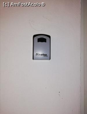 [P18] Decumano home - seiful unde se află cheia apartamentului » foto by Dragoș_MD
 - 
<span class="allrVoted glyphicon glyphicon-heart hidden" id="av1488769"></span>
<a class="m-l-10 hidden" id="sv1488769" onclick="voting_Foto_DelVot(,1488769,29041)" role="button">șterge vot <span class="glyphicon glyphicon-remove"></span></a>
<a id="v91488769" class=" c-red"  onclick="voting_Foto_SetVot(1488769)" role="button"><span class="glyphicon glyphicon-heart-empty"></span> <b>LIKE</b> = Votează poza</a> <img class="hidden"  id="f1488769W9" src="/imagini/loader.gif" border="0" /><span class="AjErrMes hidden" id="e1488769ErM"></span>