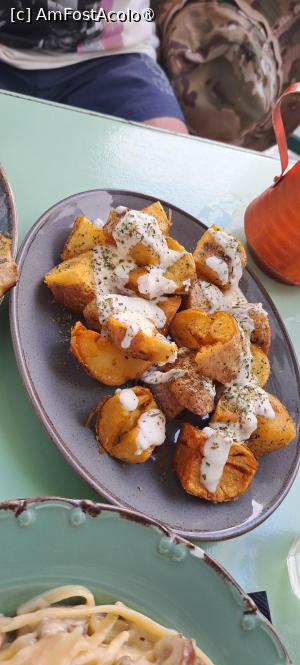 [P10] Taverna TranzisToRaki, cartofi cu brânză feta la cuptor » foto by irinad
 - 
<span class="allrVoted glyphicon glyphicon-heart hidden" id="av1496393"></span>
<a class="m-l-10 hidden" id="sv1496393" onclick="voting_Foto_DelVot(,1496393,29045)" role="button">șterge vot <span class="glyphicon glyphicon-remove"></span></a>
<a id="v91496393" class=" c-red"  onclick="voting_Foto_SetVot(1496393)" role="button"><span class="glyphicon glyphicon-heart-empty"></span> <b>LIKE</b> = Votează poza</a> <img class="hidden"  id="f1496393W9" src="/imagini/loader.gif" border="0" /><span class="AjErrMes hidden" id="e1496393ErM"></span>