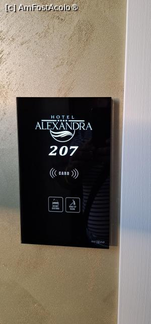 [P06] camera 207 - Hotel Alexandra » foto by zlatna
 - 
<span class="allrVoted glyphicon glyphicon-heart hidden" id="av1490382"></span>
<a class="m-l-10 hidden" id="sv1490382" onclick="voting_Foto_DelVot(,1490382,29052)" role="button">șterge vot <span class="glyphicon glyphicon-remove"></span></a>
<a id="v91490382" class=" c-red"  onclick="voting_Foto_SetVot(1490382)" role="button"><span class="glyphicon glyphicon-heart-empty"></span> <b>LIKE</b> = Votează poza</a> <img class="hidden"  id="f1490382W9" src="/imagini/loader.gif" border="0" /><span class="AjErrMes hidden" id="e1490382ErM"></span>