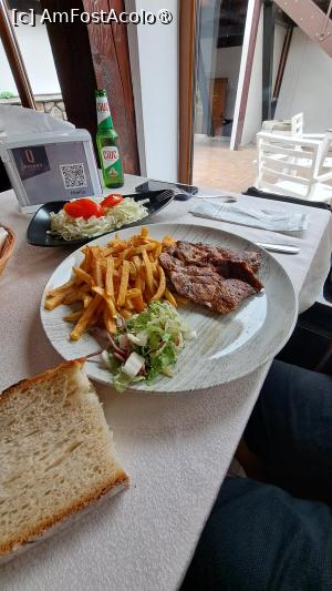 [P20] Friptură de porc cu cartofi » foto by laura mihaela
 - 
<span class="allrVoted glyphicon glyphicon-heart hidden" id="av1490902"></span>
<a class="m-l-10 hidden" id="sv1490902" onclick="voting_Foto_DelVot(,1490902,29056)" role="button">șterge vot <span class="glyphicon glyphicon-remove"></span></a>
<a id="v91490902" class=" c-red"  onclick="voting_Foto_SetVot(1490902)" role="button"><span class="glyphicon glyphicon-heart-empty"></span> <b>LIKE</b> = Votează poza</a> <img class="hidden"  id="f1490902W9" src="/imagini/loader.gif" border="0" /><span class="AjErrMes hidden" id="e1490902ErM"></span>