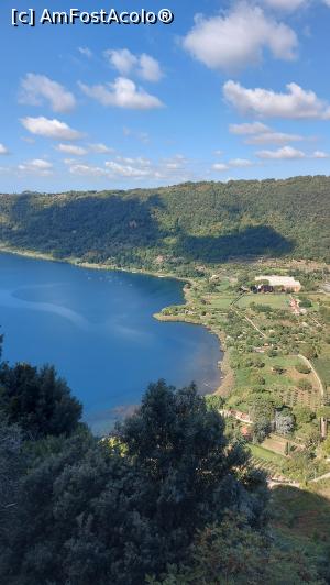 [P14] Nemi - vedere spre lac » foto by ANILU
 - 
<span class="allrVoted glyphicon glyphicon-heart hidden" id="av1329266"></span>
<a class="m-l-10 hidden" id="sv1329266" onclick="voting_Foto_DelVot(,1329266,29060)" role="button">șterge vot <span class="glyphicon glyphicon-remove"></span></a>
<a id="v91329266" class=" c-red"  onclick="voting_Foto_SetVot(1329266)" role="button"><span class="glyphicon glyphicon-heart-empty"></span> <b>LIKE</b> = Votează poza</a> <img class="hidden"  id="f1329266W9" src="/imagini/loader.gif" border="0" /><span class="AjErrMes hidden" id="e1329266ErM"></span>