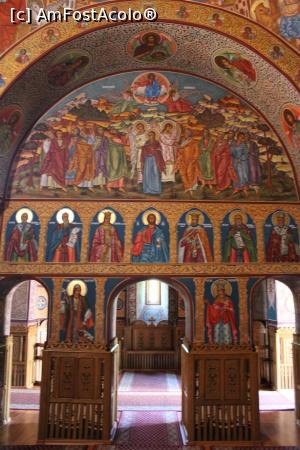 [P14] Corbeni, Mănăstirea Antonești, Biserica Nașterea Sfântului Ioan Botezătorul, Trecerea din Pronaos în Naos frumos pictată » foto by mprofeanu
 - 
<span class="allrVoted glyphicon glyphicon-heart hidden" id="av1127463"></span>
<a class="m-l-10 hidden" id="sv1127463" onclick="voting_Foto_DelVot(,1127463,29123)" role="button">șterge vot <span class="glyphicon glyphicon-remove"></span></a>
<a id="v91127463" class=" c-red"  onclick="voting_Foto_SetVot(1127463)" role="button"><span class="glyphicon glyphicon-heart-empty"></span> <b>LIKE</b> = Votează poza</a> <img class="hidden"  id="f1127463W9" src="/imagini/loader.gif" border="0" /><span class="AjErrMes hidden" id="e1127463ErM"></span>