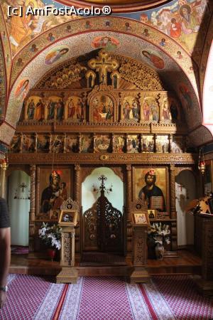 [P15] Corbeni, Mănăstirea Antonești, Biserica Nașterea Sfântului Ioan Botezătorul, Iconostasul deosebit sculptat și pictat » foto by mprofeanu
 - 
<span class="allrVoted glyphicon glyphicon-heart hidden" id="av1127464"></span>
<a class="m-l-10 hidden" id="sv1127464" onclick="voting_Foto_DelVot(,1127464,29123)" role="button">șterge vot <span class="glyphicon glyphicon-remove"></span></a>
<a id="v91127464" class=" c-red"  onclick="voting_Foto_SetVot(1127464)" role="button"><span class="glyphicon glyphicon-heart-empty"></span> <b>LIKE</b> = Votează poza</a> <img class="hidden"  id="f1127464W9" src="/imagini/loader.gif" border="0" /><span class="AjErrMes hidden" id="e1127464ErM"></span>