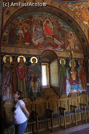 [P17] Corbeni, Mănăstirea Antonești, Biserica Nașterea Sfântului Ioan Botezătorul, Picturi frumoase și strane sculptate » foto by mprofeanu
 - 
<span class="allrVoted glyphicon glyphicon-heart hidden" id="av1127466"></span>
<a class="m-l-10 hidden" id="sv1127466" onclick="voting_Foto_DelVot(,1127466,29123)" role="button">șterge vot <span class="glyphicon glyphicon-remove"></span></a>
<a id="v91127466" class=" c-red"  onclick="voting_Foto_SetVot(1127466)" role="button"><span class="glyphicon glyphicon-heart-empty"></span> <b>LIKE</b> = Votează poza</a> <img class="hidden"  id="f1127466W9" src="/imagini/loader.gif" border="0" /><span class="AjErrMes hidden" id="e1127466ErM"></span>