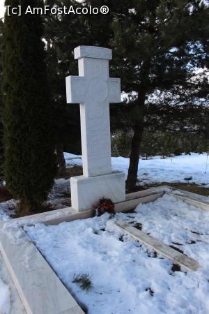 [P24] Corbeni, Mănăstirea Antonești, Mormintele familiei Erbașu, recunoștință pentru donația făcută, iarna pe 26 decembrie 2018 » foto by mprofeanu
 - 
<span class="allrVoted glyphicon glyphicon-heart hidden" id="av1127473"></span>
<a class="m-l-10 hidden" id="sv1127473" onclick="voting_Foto_DelVot(,1127473,29123)" role="button">șterge vot <span class="glyphicon glyphicon-remove"></span></a>
<a id="v91127473" class=" c-red"  onclick="voting_Foto_SetVot(1127473)" role="button"><span class="glyphicon glyphicon-heart-empty"></span> <b>LIKE</b> = Votează poza</a> <img class="hidden"  id="f1127473W9" src="/imagini/loader.gif" border="0" /><span class="AjErrMes hidden" id="e1127473ErM"></span>
