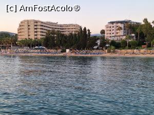 [P18] Hotelul din dreapta si plaja cu sezlongurile albastre aferente, vazuta dinspre mare » foto by Scorpions
 - 
<span class="allrVoted glyphicon glyphicon-heart hidden" id="av1498390"></span>
<a class="m-l-10 hidden" id="sv1498390" onclick="voting_Foto_DelVot(,1498390,29125)" role="button">șterge vot <span class="glyphicon glyphicon-remove"></span></a>
<a id="v91498390" class=" c-red"  onclick="voting_Foto_SetVot(1498390)" role="button"><span class="glyphicon glyphicon-heart-empty"></span> <b>LIKE</b> = Votează poza</a> <img class="hidden"  id="f1498390W9" src="/imagini/loader.gif" border="0" /><span class="AjErrMes hidden" id="e1498390ErM"></span>