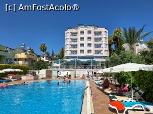 [P30] Piscina mare si hotelul in fundal » foto by Scorpions
 - 
<span class="allrVoted glyphicon glyphicon-heart hidden" id="av1498402"></span>
<a class="m-l-10 hidden" id="sv1498402" onclick="voting_Foto_DelVot(,1498402,29125)" role="button">șterge vot <span class="glyphicon glyphicon-remove"></span></a>
<a id="v91498402" class=" c-red"  onclick="voting_Foto_SetVot(1498402)" role="button"><span class="glyphicon glyphicon-heart-empty"></span> <b>LIKE</b> = Votează poza</a> <img class="hidden"  id="f1498402W9" src="/imagini/loader.gif" border="0" /><span class="AjErrMes hidden" id="e1498402ErM"></span>