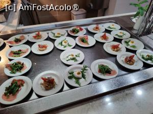 [P58] La restaurant » foto by crismis
 - 
<span class="allrVoted glyphicon glyphicon-heart hidden" id="av1499753"></span>
<a class="m-l-10 hidden" id="sv1499753" onclick="voting_Foto_DelVot(,1499753,29133)" role="button">șterge vot <span class="glyphicon glyphicon-remove"></span></a>
<a id="v91499753" class=" c-red"  onclick="voting_Foto_SetVot(1499753)" role="button"><span class="glyphicon glyphicon-heart-empty"></span> <b>LIKE</b> = Votează poza</a> <img class="hidden"  id="f1499753W9" src="/imagini/loader.gif" border="0" /><span class="AjErrMes hidden" id="e1499753ErM"></span>