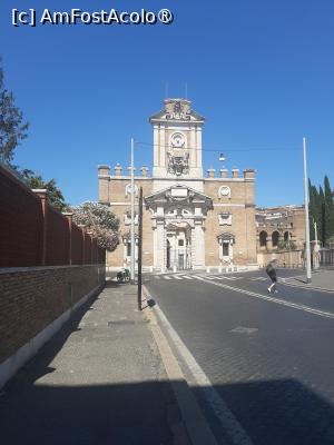 [P01] Porta Pia » foto by adso
 - 
<span class="allrVoted glyphicon glyphicon-heart hidden" id="av1501372"></span>
<a class="m-l-10 hidden" id="sv1501372" onclick="voting_Foto_DelVot(,1501372,29143)" role="button">șterge vot <span class="glyphicon glyphicon-remove"></span></a>
<a id="v91501372" class=" c-red"  onclick="voting_Foto_SetVot(1501372)" role="button"><span class="glyphicon glyphicon-heart-empty"></span> <b>LIKE</b> = Votează poza</a> <img class="hidden"  id="f1501372W9" src="/imagini/loader.gif" border="0" /><span class="AjErrMes hidden" id="e1501372ErM"></span>