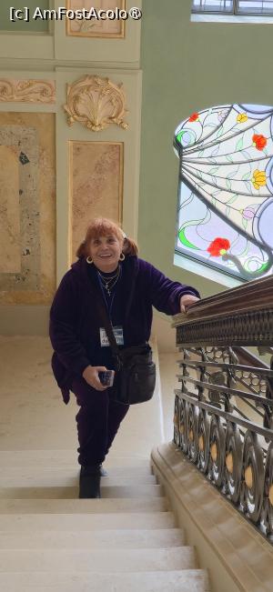 [P13] 13. Urc spre etaj; în spate se vede un frumos vitraliu. » foto by doinafil
 - 
<span class="allrVoted glyphicon glyphicon-heart hidden" id="av1524095"></span>
<a class="m-l-10 hidden" id="sv1524095" onclick="voting_Foto_DelVot(,1524095,29149)" role="button">șterge vot <span class="glyphicon glyphicon-remove"></span></a>
<a id="v91524095" class=" c-red"  onclick="voting_Foto_SetVot(1524095)" role="button"><span class="glyphicon glyphicon-heart-empty"></span> <b>LIKE</b> = Votează poza</a> <img class="hidden"  id="f1524095W9" src="/imagini/loader.gif" border="0" /><span class="AjErrMes hidden" id="e1524095ErM"></span>
