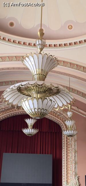 [P21] 21. Candelabrul central, superb!!!...parcă sunt petale de flori... » foto by doinafil
 - 
<span class="allrVoted glyphicon glyphicon-heart hidden" id="av1524103"></span>
<a class="m-l-10 hidden" id="sv1524103" onclick="voting_Foto_DelVot(,1524103,29149)" role="button">șterge vot <span class="glyphicon glyphicon-remove"></span></a>
<a id="v91524103" class=" c-red"  onclick="voting_Foto_SetVot(1524103)" role="button"><span class="glyphicon glyphicon-heart-empty"></span> <b>LIKE</b> = Votează poza</a> <img class="hidden"  id="f1524103W9" src="/imagini/loader.gif" border="0" /><span class="AjErrMes hidden" id="e1524103ErM"></span>