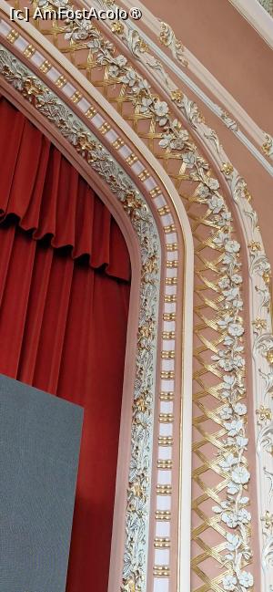 [P27] 27. Ornamente ale cadrului cortinei, delicate și aurite. » foto by doinafil
 - 
<span class="allrVoted glyphicon glyphicon-heart hidden" id="av1524109"></span>
<a class="m-l-10 hidden" id="sv1524109" onclick="voting_Foto_DelVot(,1524109,29149)" role="button">șterge vot <span class="glyphicon glyphicon-remove"></span></a>
<a id="v91524109" class=" c-red"  onclick="voting_Foto_SetVot(1524109)" role="button"><span class="glyphicon glyphicon-heart-empty"></span> <b>LIKE</b> = Votează poza</a> <img class="hidden"  id="f1524109W9" src="/imagini/loader.gif" border="0" /><span class="AjErrMes hidden" id="e1524109ErM"></span>