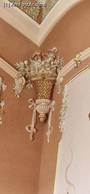 [P28] 28. Detaliu stucatură aurită, din colțul-dreapta,  al scenei. » foto by doinafil
 - 
<span class="allrVoted glyphicon glyphicon-heart hidden" id="av1524110"></span>
<a class="m-l-10 hidden" id="sv1524110" onclick="voting_Foto_DelVot(,1524110,29149)" role="button">șterge vot <span class="glyphicon glyphicon-remove"></span></a>
<a id="v91524110" class=" c-red"  onclick="voting_Foto_SetVot(1524110)" role="button"><span class="glyphicon glyphicon-heart-empty"></span> <b>LIKE</b> = Votează poza</a> <img class="hidden"  id="f1524110W9" src="/imagini/loader.gif" border="0" /><span class="AjErrMes hidden" id="e1524110ErM"></span>