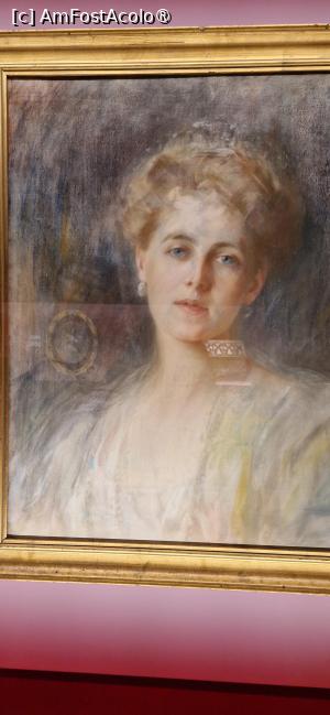 [P48] 48. Alt portret pictat, al reginei. » foto by doinafil
 - 
<span class="allrVoted glyphicon glyphicon-heart hidden" id="av1524130"></span>
<a class="m-l-10 hidden" id="sv1524130" onclick="voting_Foto_DelVot(,1524130,29149)" role="button">șterge vot <span class="glyphicon glyphicon-remove"></span></a>
<a id="v91524130" class=" c-red"  onclick="voting_Foto_SetVot(1524130)" role="button"><span class="glyphicon glyphicon-heart-empty"></span> <b>LIKE</b> = Votează poza</a> <img class="hidden"  id="f1524130W9" src="/imagini/loader.gif" border="0" /><span class="AjErrMes hidden" id="e1524130ErM"></span>