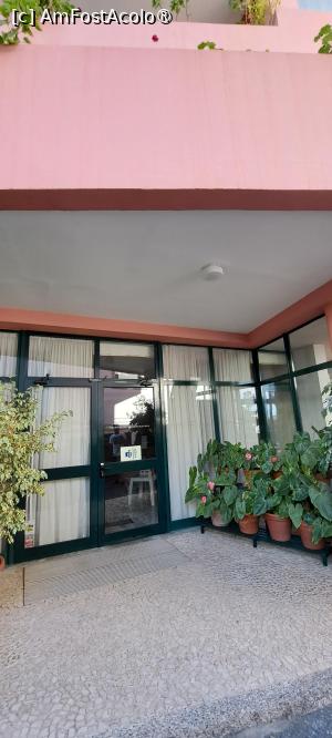 [P03] Intrare Imperatriz Aparthotel, Funchal » foto by irinad
 - 
<span class="allrVoted glyphicon glyphicon-heart hidden" id="av1502255"></span>
<a class="m-l-10 hidden" id="sv1502255" onclick="voting_Foto_DelVot(,1502255,29150)" role="button">șterge vot <span class="glyphicon glyphicon-remove"></span></a>
<a id="v91502255" class=" c-red"  onclick="voting_Foto_SetVot(1502255)" role="button"><span class="glyphicon glyphicon-heart-empty"></span> <b>LIKE</b> = Votează poza</a> <img class="hidden"  id="f1502255W9" src="/imagini/loader.gif" border="0" /><span class="AjErrMes hidden" id="e1502255ErM"></span>