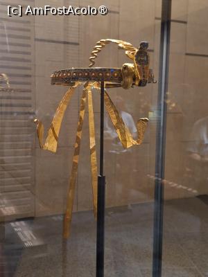 [P24] GEM, Galeriile lui Tutankhamun,  Diademă cu vultur și șarpele uraeus detașabile reprezentând cele două Regate » foto by mprofeanu
 - 
<span class="allrVoted glyphicon glyphicon-heart hidden" id="av1526968"></span>
<a class="m-l-10 hidden" id="sv1526968" onclick="voting_Foto_DelVot(,1526968,29165)" role="button">șterge vot <span class="glyphicon glyphicon-remove"></span></a>
<a id="v91526968" class=" c-red"  onclick="voting_Foto_SetVot(1526968)" role="button"><span class="glyphicon glyphicon-heart-empty"></span> <b>LIKE</b> = Votează poza</a> <img class="hidden"  id="f1526968W9" src="/imagini/loader.gif" border="0" /><span class="AjErrMes hidden" id="e1526968ErM"></span>