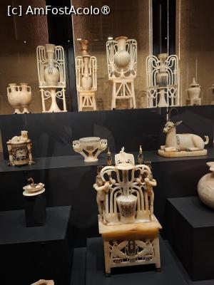 [P36] GEM, Galeriile lui Tutankhamun, Flacoane, vase de depozitare cu nume regale din anticamera mortuară și anexă, în centru un superb vas pentru parfum...  » foto by mprofeanu
 - 
<span class="allrVoted glyphicon glyphicon-heart hidden" id="av1526980"></span>
<a class="m-l-10 hidden" id="sv1526980" onclick="voting_Foto_DelVot(,1526980,29165)" role="button">șterge vot <span class="glyphicon glyphicon-remove"></span></a>
<a id="v91526980" class=" c-red"  onclick="voting_Foto_SetVot(1526980)" role="button"><span class="glyphicon glyphicon-heart-empty"></span> <b>LIKE</b> = Votează poza</a> <img class="hidden"  id="f1526980W9" src="/imagini/loader.gif" border="0" /><span class="AjErrMes hidden" id="e1526980ErM"></span>