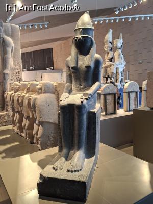[P68] GEM, Galeria 09, Statuia lui Re-Horakhty cu cap de șoim și dublă coroană ce face legătura dintre zeu și regele Ramses II, Dinastia 19, granit » foto by mprofeanu
 - 
<span class="allrVoted glyphicon glyphicon-heart hidden" id="av1527012"></span>
<a class="m-l-10 hidden" id="sv1527012" onclick="voting_Foto_DelVot(,1527012,29165)" role="button">șterge vot <span class="glyphicon glyphicon-remove"></span></a>
<a id="v91527012" class=" c-red"  onclick="voting_Foto_SetVot(1527012)" role="button"><span class="glyphicon glyphicon-heart-empty"></span> <b>LIKE</b> = Votează poza</a> <img class="hidden"  id="f1527012W9" src="/imagini/loader.gif" border="0" /><span class="AjErrMes hidden" id="e1527012ErM"></span>