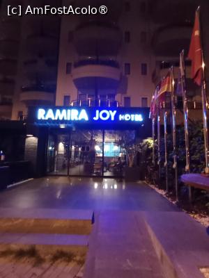 [P23] Intrarea la hotel (vedere nocturnă). » foto by ovidiuyepi
 - 
<span class="allrVoted glyphicon glyphicon-heart hidden" id="av1504893"></span>
<a class="m-l-10 hidden" id="sv1504893" onclick="voting_Foto_DelVot(,1504893,29168)" role="button">șterge vot <span class="glyphicon glyphicon-remove"></span></a>
<a id="v91504893" class=" c-red"  onclick="voting_Foto_SetVot(1504893)" role="button"><span class="glyphicon glyphicon-heart-empty"></span> <b>LIKE</b> = Votează poza</a> <img class="hidden"  id="f1504893W9" src="/imagini/loader.gif" border="0" /><span class="AjErrMes hidden" id="e1504893ErM"></span>