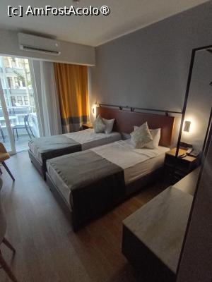 [P37] Dotările camerei 208: două paturi twin și aparatul de aer condiționat reglabil individual. » foto by ovidiuyepi
 - 
<span class="allrVoted glyphicon glyphicon-heart hidden" id="av1504907"></span>
<a class="m-l-10 hidden" id="sv1504907" onclick="voting_Foto_DelVot(,1504907,29168)" role="button">șterge vot <span class="glyphicon glyphicon-remove"></span></a>
<a id="v91504907" class=" c-red"  onclick="voting_Foto_SetVot(1504907)" role="button"><span class="glyphicon glyphicon-heart-empty"></span> <b>LIKE</b> = Votează poza</a> <img class="hidden"  id="f1504907W9" src="/imagini/loader.gif" border="0" /><span class="AjErrMes hidden" id="e1504907ErM"></span>