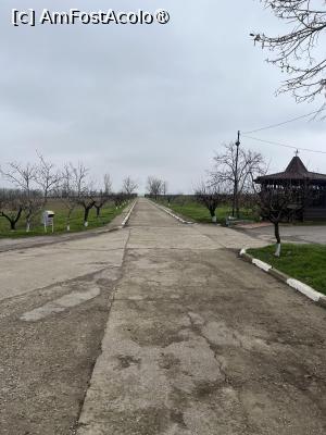 [P01] Parcarea din fața curții Mănăstirii Cudalbi » foto by Yersinia Pestis
 - 
<span class="allrVoted glyphicon glyphicon-heart hidden" id="av1509566"></span>
<a class="m-l-10 hidden" id="sv1509566" onclick="voting_Foto_DelVot(,1509566,29193)" role="button">șterge vot <span class="glyphicon glyphicon-remove"></span></a>
<a id="v91509566" class=" c-red"  onclick="voting_Foto_SetVot(1509566)" role="button"><span class="glyphicon glyphicon-heart-empty"></span> <b>LIKE</b> = Votează poza</a> <img class="hidden"  id="f1509566W9" src="/imagini/loader.gif" border="0" /><span class="AjErrMes hidden" id="e1509566ErM"></span>