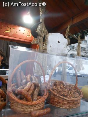 [P25] București - Târgul de Crăciun 2022. Jumări, cârnați și ceea ce a mai rămas dintr-o bovină. » foto by iulianic
 - 
<span class="allrVoted glyphicon glyphicon-heart hidden" id="av1341649"></span>
<a class="m-l-10 hidden" id="sv1341649" onclick="voting_Foto_DelVot(,1341649,29197)" role="button">șterge vot <span class="glyphicon glyphicon-remove"></span></a>
<a id="v91341649" class=" c-red"  onclick="voting_Foto_SetVot(1341649)" role="button"><span class="glyphicon glyphicon-heart-empty"></span> <b>LIKE</b> = Votează poza</a> <img class="hidden"  id="f1341649W9" src="/imagini/loader.gif" border="0" /><span class="AjErrMes hidden" id="e1341649ErM"></span>