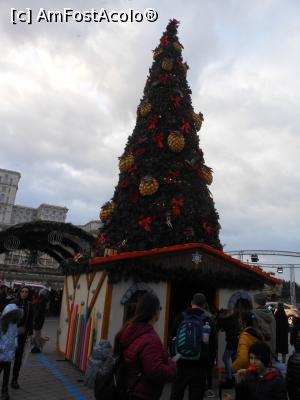 [P09] București - T&acirc;rgul de Crăciun 2022. Căsuța și bradul &icirc;mpodobit. » foto by iulianic
 - 
<span class="allrVoted glyphicon glyphicon-heart hidden" id="av1341633"></span>
<a class="m-l-10 hidden" id="sv1341633" onclick="voting_Foto_DelVot(,1341633,29197)" role="button">șterge vot <span class="glyphicon glyphicon-remove"></span></a>
<a id="v91341633" class=" c-red"  onclick="voting_Foto_SetVot(1341633)" role="button"><span class="glyphicon glyphicon-heart-empty"></span> <b>LIKE</b> = Votează poza</a> <img class="hidden"  id="f1341633W9" src="/imagini/loader.gif" border="0" /><span class="AjErrMes hidden" id="e1341633ErM"></span>