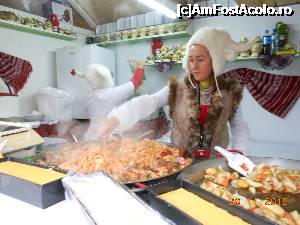 [P13] Târgul de Crăciun - Varza călită și alte bunătăți îmbietoare.  » foto by iulianic
 - 
<span class="allrVoted glyphicon glyphicon-heart hidden" id="av695532"></span>
<a class="m-l-10 hidden" id="sv695532" onclick="voting_Foto_DelVot(,695532,29197)" role="button">șterge vot <span class="glyphicon glyphicon-remove"></span></a>
<a id="v9695532" class=" c-red"  onclick="voting_Foto_SetVot(695532)" role="button"><span class="glyphicon glyphicon-heart-empty"></span> <b>LIKE</b> = Votează poza</a> <img class="hidden"  id="f695532W9" src="/imagini/loader.gif" border="0" /><span class="AjErrMes hidden" id="e695532ErM"></span>