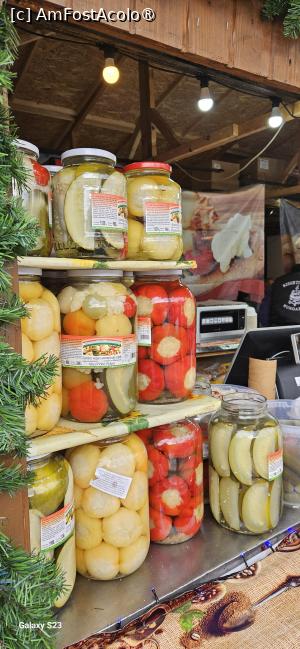[P11] Murăturile din zona cu mâncăruri din Targ Crăciun Sibiu » foto by kmy
 - 
<span class="allrVoted glyphicon glyphicon-heart hidden" id="av1400354"></span>
<a class="m-l-10 hidden" id="sv1400354" onclick="voting_Foto_DelVot(,1400354,29199)" role="button">șterge vot <span class="glyphicon glyphicon-remove"></span></a>
<a id="v91400354" class=" c-red"  onclick="voting_Foto_SetVot(1400354)" role="button"><span class="glyphicon glyphicon-heart-empty"></span> <b>LIKE</b> = Votează poza</a> <img class="hidden"  id="f1400354W9" src="/imagini/loader.gif" border="0" /><span class="AjErrMes hidden" id="e1400354ErM"></span>