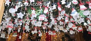 [P16] Cele mai frumoase decorațiuni din T&acirc;rgul de Crăciun din Sibiu. Decoratiunile sunt din porțelan pictat și cu mesaje pentru sarbatori » foto by kmy
 - 
<span class="allrVoted glyphicon glyphicon-heart hidden" id="av1400359"></span>
<a class="m-l-10 hidden" id="sv1400359" onclick="voting_Foto_DelVot(,1400359,29199)" role="button">șterge vot <span class="glyphicon glyphicon-remove"></span></a>
<a id="v91400359" class=" c-red"  onclick="voting_Foto_SetVot(1400359)" role="button"><span class="glyphicon glyphicon-heart-empty"></span> <b>LIKE</b> = Votează poza</a> <img class="hidden"  id="f1400359W9" src="/imagini/loader.gif" border="0" /><span class="AjErrMes hidden" id="e1400359ErM"></span>