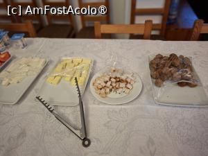 [P25] Pensiunea Cristina - micul dejun » foto by Carmen Ion
 - 
&lt;span class=&quot;allrVoted glyphicon glyphicon-heart hidden&quot; id=&quot;av1510272&quot;&gt;&lt;/span&gt;
&lt;a class=&quot;m-l-10 hidden&quot; id=&quot;sv1510272&quot; onclick=&quot;voting_Foto_DelVot(,1510272,29200)&quot; role=&quot;button&quot;&gt;șterge vot &lt;span class=&quot;glyphicon glyphicon-remove&quot;&gt;&lt;/span&gt;&lt;/a&gt;
&lt;a id=&quot;v91510272&quot; class=&quot; c-red&quot;  onclick=&quot;voting_Foto_SetVot(1510272)&quot; role=&quot;button&quot;&gt;&lt;span class=&quot;glyphicon glyphicon-heart-empty&quot;&gt;&lt;/span&gt; &lt;b&gt;LIKE&lt;/b&gt; = Votează poza&lt;/a&gt; &lt;img class=&quot;hidden&quot;  id=&quot;f1510272W9&quot; src=&quot;/imagini/loader.gif&quot; border=&quot;0&quot; /&gt;&lt;span class=&quot;AjErrMes hidden&quot; id=&quot;e1510272ErM&quot;&gt;&lt;/span&gt;