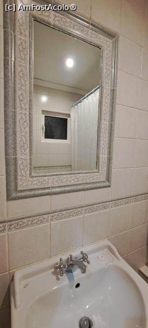 [P27] În baie, chiuveta » foto by irinad
 - 
<span class="allrVoted glyphicon glyphicon-heart hidden" id="av1511591"></span>
<a class="m-l-10 hidden" id="sv1511591" onclick="voting_Foto_DelVot(,1511591,29207)" role="button">șterge vot <span class="glyphicon glyphicon-remove"></span></a>
<a id="v91511591" class=" c-red"  onclick="voting_Foto_SetVot(1511591)" role="button"><span class="glyphicon glyphicon-heart-empty"></span> <b>LIKE</b> = Votează poza</a> <img class="hidden"  id="f1511591W9" src="/imagini/loader.gif" border="0" /><span class="AjErrMes hidden" id="e1511591ErM"></span>