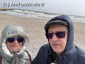 [P08] La prima ora batea vantul rau de tot pe plaja.....asa ca ne-am camuflat, suntem sub acoperire » foto by mishu
 - 
<span class="allrVoted glyphicon glyphicon-heart hidden" id="av1521733"></span>
<a class="m-l-10 hidden" id="sv1521733" onclick="voting_Foto_DelVot(,1521733,29208)" role="button">șterge vot <span class="glyphicon glyphicon-remove"></span></a>
<a id="v91521733" class=" c-red"  onclick="voting_Foto_SetVot(1521733)" role="button"><span class="glyphicon glyphicon-heart-empty"></span> <b>LIKE</b> = Votează poza</a> <img class="hidden"  id="f1521733W9" src="/imagini/loader.gif" border="0" /><span class="AjErrMes hidden" id="e1521733ErM"></span>