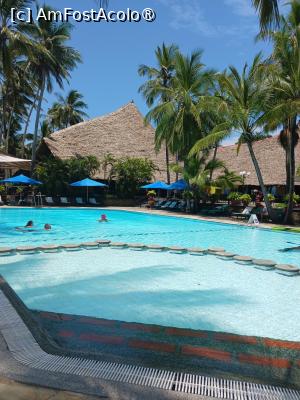 [P06] piscina hotelului » foto by nela b
 - 
<span class="allrVoted glyphicon glyphicon-heart hidden" id="av1512788"></span>
<a class="m-l-10 hidden" id="sv1512788" onclick="voting_Foto_DelVot(,1512788,29217)" role="button">șterge vot <span class="glyphicon glyphicon-remove"></span></a>
<a id="v91512788" class=" c-red"  onclick="voting_Foto_SetVot(1512788)" role="button"><span class="glyphicon glyphicon-heart-empty"></span> <b>LIKE</b> = Votează poza</a> <img class="hidden"  id="f1512788W9" src="/imagini/loader.gif" border="0" /><span class="AjErrMes hidden" id="e1512788ErM"></span>