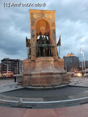 [P57] Piața Taksim » foto by adso
 - 
<span class="allrVoted glyphicon glyphicon-heart hidden" id="av1512935"></span>
<a class="m-l-10 hidden" id="sv1512935" onclick="voting_Foto_DelVot(,1512935,29218)" role="button">șterge vot <span class="glyphicon glyphicon-remove"></span></a>
<a id="v91512935" class=" c-red"  onclick="voting_Foto_SetVot(1512935)" role="button"><span class="glyphicon glyphicon-heart-empty"></span> <b>LIKE</b> = Votează poza</a> <img class="hidden"  id="f1512935W9" src="/imagini/loader.gif" border="0" /><span class="AjErrMes hidden" id="e1512935ErM"></span>