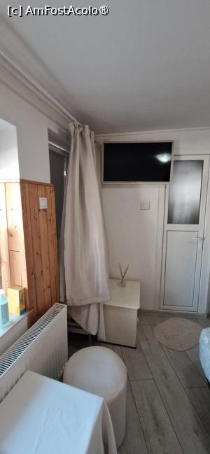 [P24] 24. TV-ul și ușa îngustă de la baie. » foto by doinafil
 - 
<span class="allrVoted glyphicon glyphicon-heart hidden" id="av1513170"></span>
<a class="m-l-10 hidden" id="sv1513170" onclick="voting_Foto_DelVot(,1513170,29219)" role="button">șterge vot <span class="glyphicon glyphicon-remove"></span></a>
<a id="v91513170" class=" c-red"  onclick="voting_Foto_SetVot(1513170)" role="button"><span class="glyphicon glyphicon-heart-empty"></span> <b>LIKE</b> = Votează poza</a> <img class="hidden"  id="f1513170W9" src="/imagini/loader.gif" border="0" /><span class="AjErrMes hidden" id="e1513170ErM"></span>