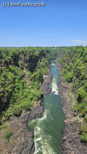 [P04] râul Zambezi văzut de pe pod » foto by robert
 - 
<span class="allrVoted glyphicon glyphicon-heart hidden" id="av1514431"></span>
<a class="m-l-10 hidden" id="sv1514431" onclick="voting_Foto_DelVot(,1514431,29230)" role="button">șterge vot <span class="glyphicon glyphicon-remove"></span></a>
<a id="v91514431" class=" c-red"  onclick="voting_Foto_SetVot(1514431)" role="button"><span class="glyphicon glyphicon-heart-empty"></span> <b>LIKE</b> = Votează poza</a> <img class="hidden"  id="f1514431W9" src="/imagini/loader.gif" border="0" /><span class="AjErrMes hidden" id="e1514431ErM"></span>