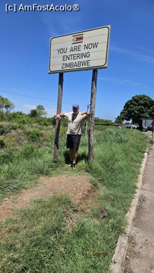 [P06] intrarea în Zimbabwe » foto by robert
 - 
<span class="allrVoted glyphicon glyphicon-heart hidden" id="av1514433"></span>
<a class="m-l-10 hidden" id="sv1514433" onclick="voting_Foto_DelVot(,1514433,29230)" role="button">șterge vot <span class="glyphicon glyphicon-remove"></span></a>
<a id="v91514433" class=" c-red"  onclick="voting_Foto_SetVot(1514433)" role="button"><span class="glyphicon glyphicon-heart-empty"></span> <b>LIKE</b> = Votează poza</a> <img class="hidden"  id="f1514433W9" src="/imagini/loader.gif" border="0" /><span class="AjErrMes hidden" id="e1514433ErM"></span>