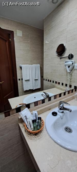 [P39] Hotel Europa,în baie » foto by irinad
 - 
<span class="allrVoted glyphicon glyphicon-heart hidden" id="av1516708"></span>
<a class="m-l-10 hidden" id="sv1516708" onclick="voting_Foto_DelVot(,1516708,29240)" role="button">șterge vot <span class="glyphicon glyphicon-remove"></span></a>
<a id="v91516708" class=" c-red"  onclick="voting_Foto_SetVot(1516708)" role="button"><span class="glyphicon glyphicon-heart-empty"></span> <b>LIKE</b> = Votează poza</a> <img class="hidden"  id="f1516708W9" src="/imagini/loader.gif" border="0" /><span class="AjErrMes hidden" id="e1516708ErM"></span>