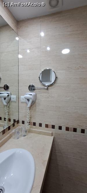 [P40] Hotel Europa,în baie » foto by irinad
 - 
<span class="allrVoted glyphicon glyphicon-heart hidden" id="av1516709"></span>
<a class="m-l-10 hidden" id="sv1516709" onclick="voting_Foto_DelVot(,1516709,29240)" role="button">șterge vot <span class="glyphicon glyphicon-remove"></span></a>
<a id="v91516709" class=" c-red"  onclick="voting_Foto_SetVot(1516709)" role="button"><span class="glyphicon glyphicon-heart-empty"></span> <b>LIKE</b> = Votează poza</a> <img class="hidden"  id="f1516709W9" src="/imagini/loader.gif" border="0" /><span class="AjErrMes hidden" id="e1516709ErM"></span>