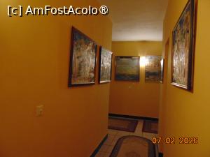 [P13] pensiune Limpedea, hol cu multe tablouri » foto by Yolanda
 - 
<span class="allrVoted glyphicon glyphicon-heart hidden" id="av1518271"></span>
<a class="m-l-10 hidden" id="sv1518271" onclick="voting_Foto_DelVot(,1518271,29255)" role="button">șterge vot <span class="glyphicon glyphicon-remove"></span></a>
<a id="v91518271" class=" c-red"  onclick="voting_Foto_SetVot(1518271)" role="button"><span class="glyphicon glyphicon-heart-empty"></span> <b>LIKE</b> = Votează poza</a> <img class="hidden"  id="f1518271W9" src="/imagini/loader.gif" border="0" /><span class="AjErrMes hidden" id="e1518271ErM"></span>